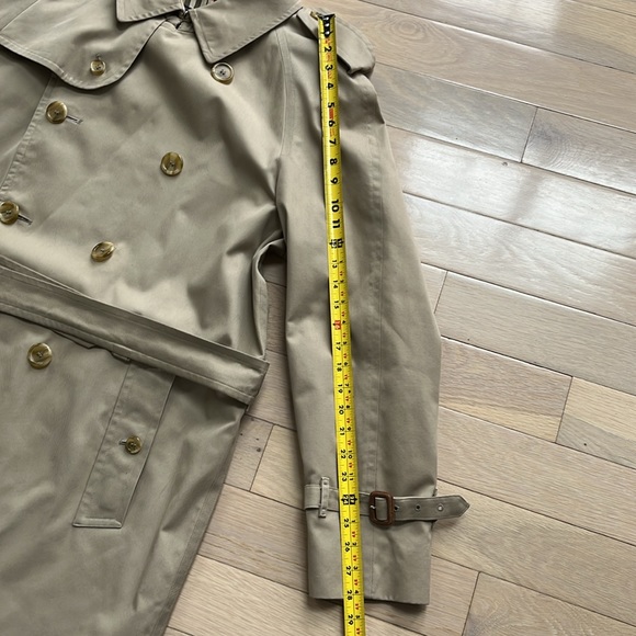 Burberry Nova Check Pattern Trench Coat
Size: US: 42 Euro: 54 Long King - Picture 12 of 16